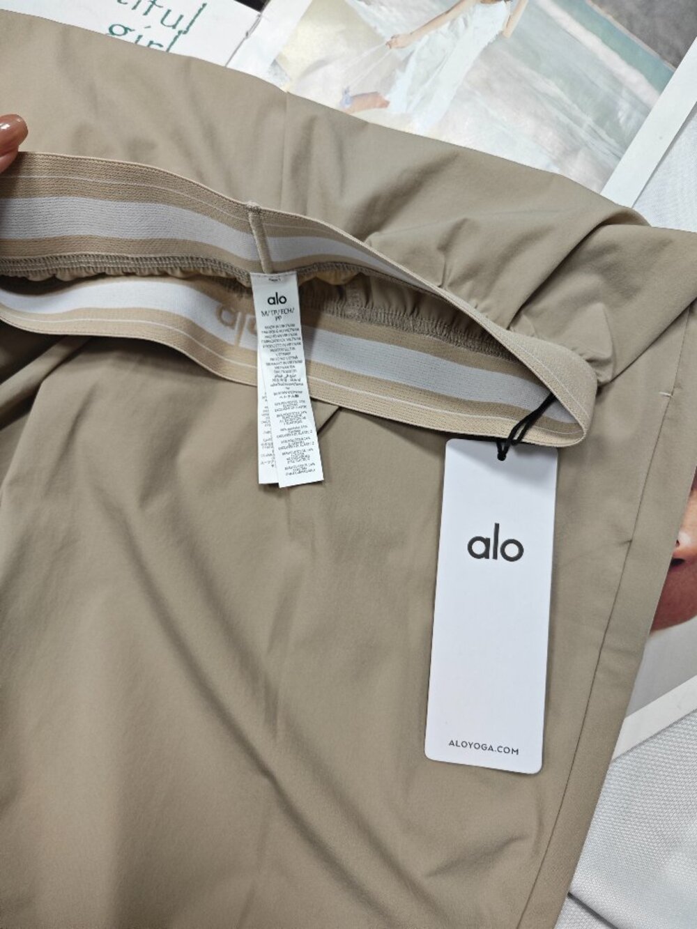 💖ALO Yoga Suit Up Trouser Gravel Color NWT（Regular）Quiet luxury pants - Picture 5 of 8